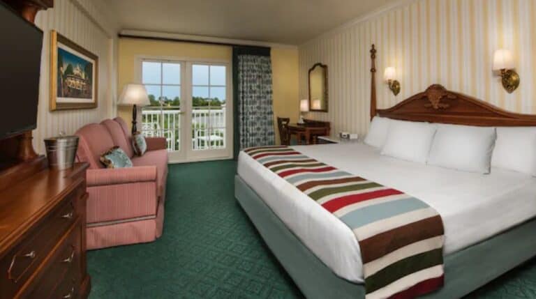BoardWalk Inn Room 3 King Bed