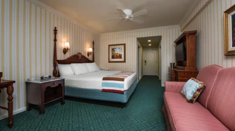 BoardWalk Inn Room 3a King Bed