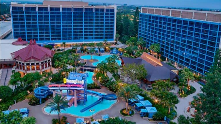 Disneyland Hotel Pool 1