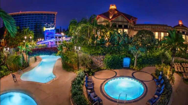 Disneyland Hotel Pool 4