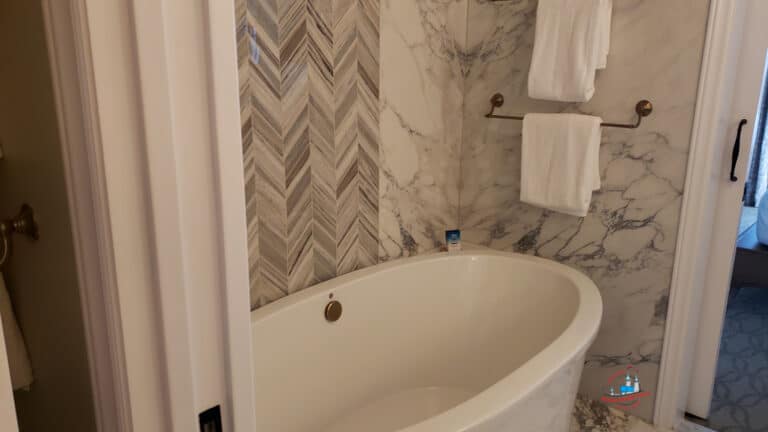 Riviera 1 Bedroom Bathroom 4 soaking tub