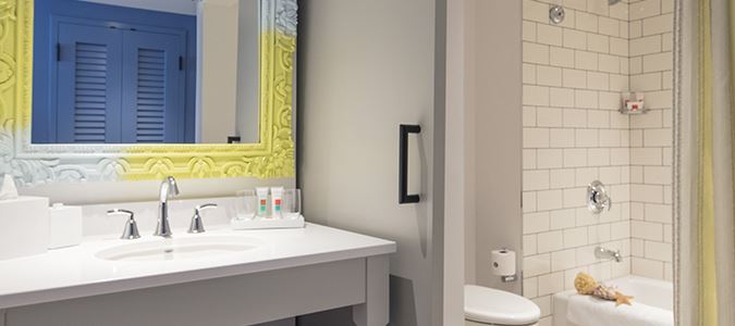 Sapphire Falls Resort King Suite Bathroom