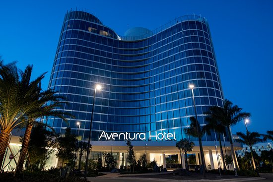 Universals Aventura Hotel at Night